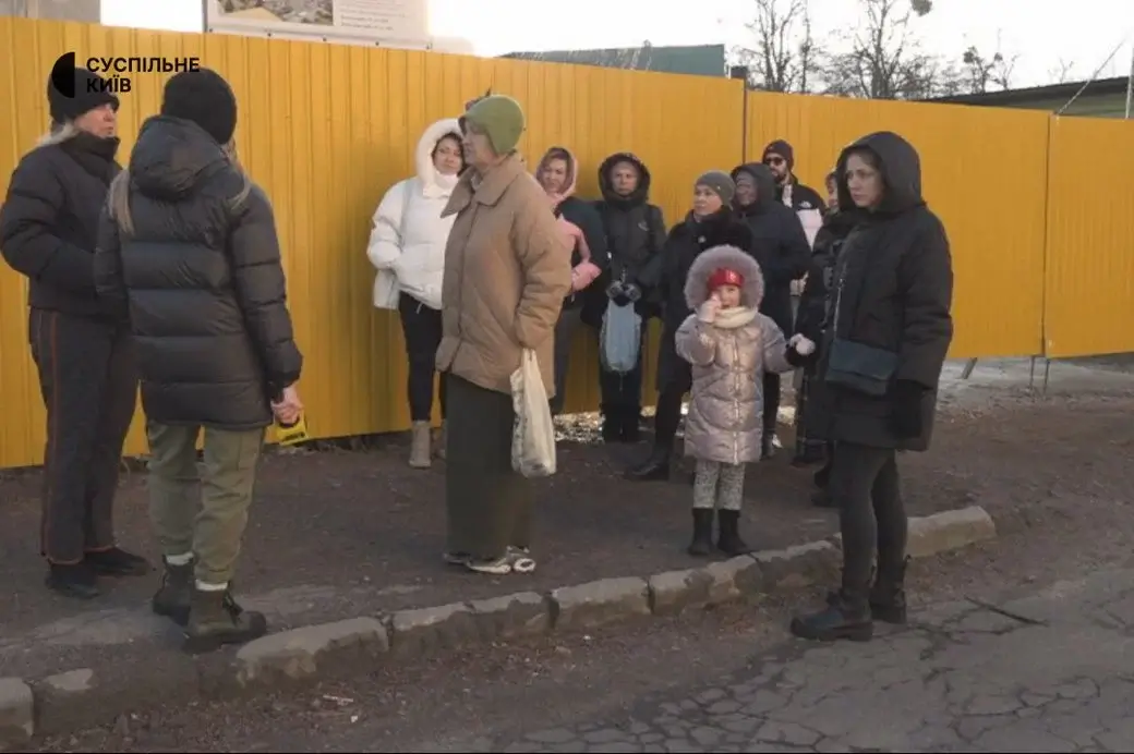Замість нових квартир — паркан і бетонні балки: чому не відбудували зруйнований дім у Василькові