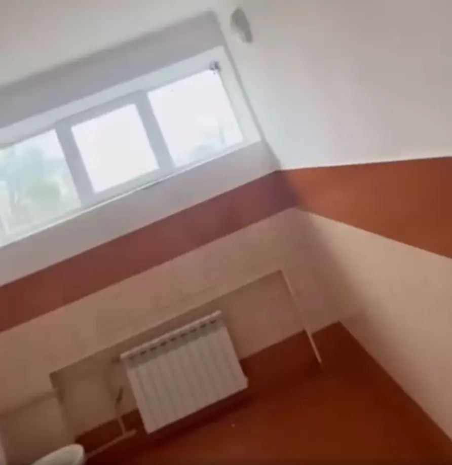 В туалеті ліцею у Василькові встановили камеру: директор назвав це першоквітневим жартом
