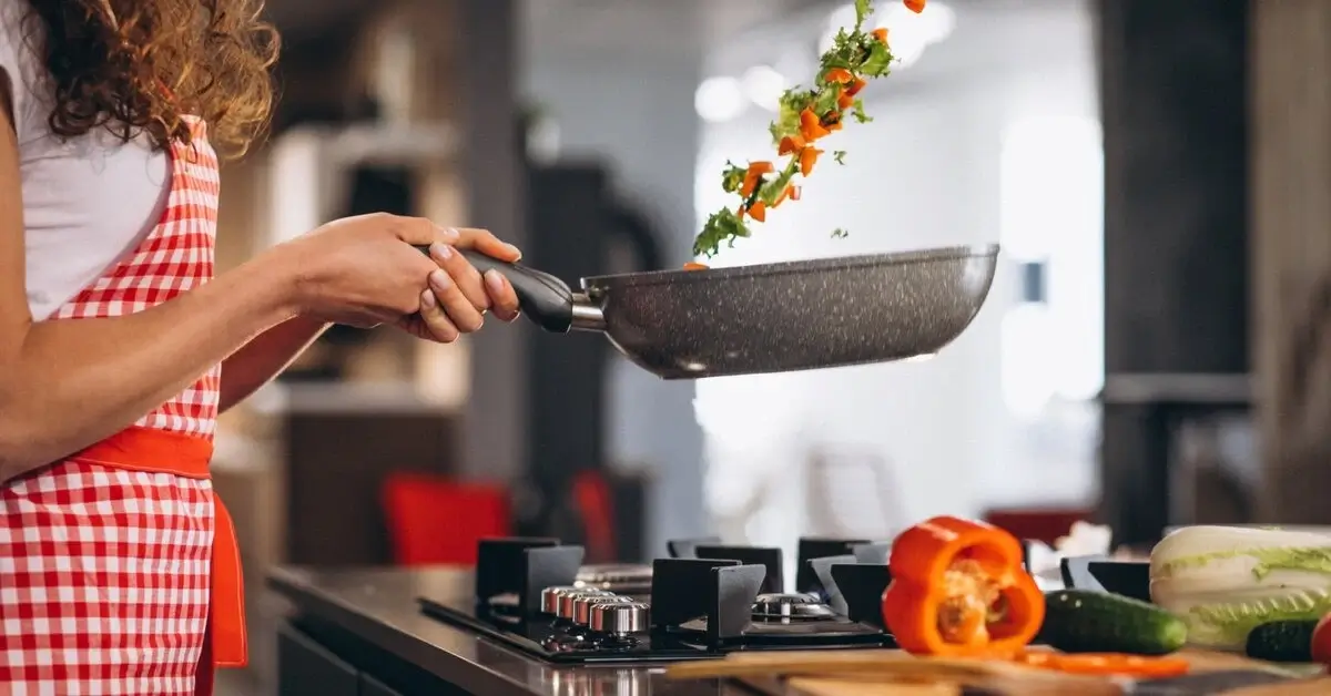 Как меняется калорийность продуктов после готовки: жарка, варка, тушение