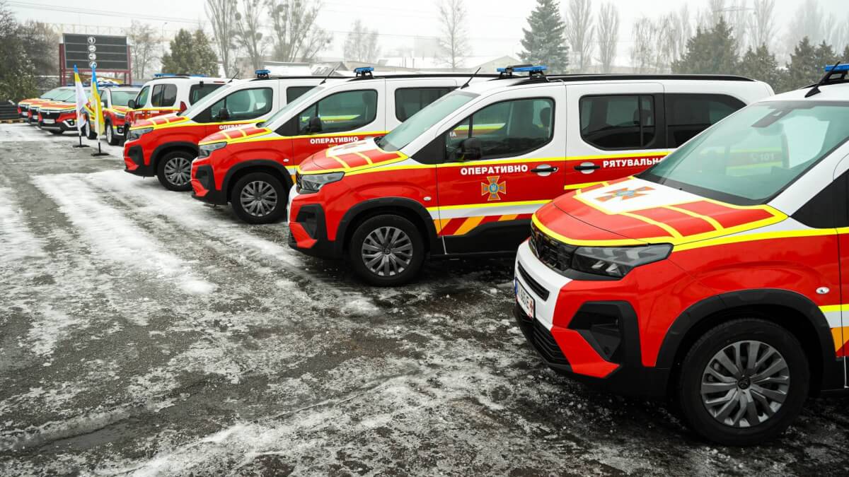 Рятувальники Василькова отримали спеціалізований автомобіль та нове обладнання