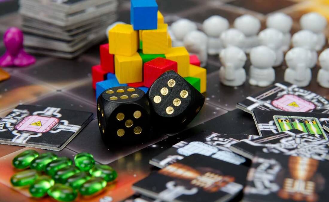 Вечер без гаджетов: выбираем настольную игру для компании