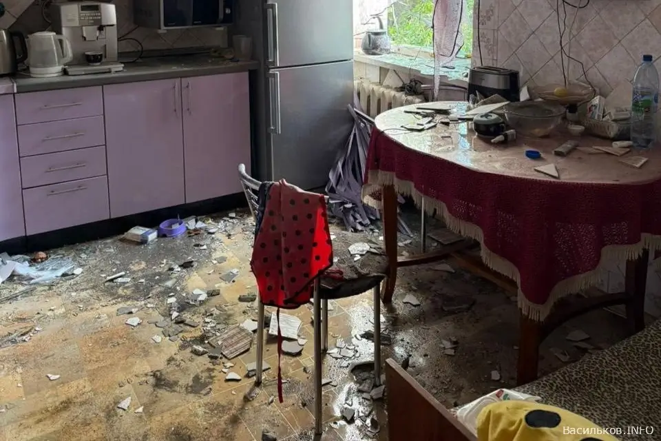 У Василькові зруйновано будинок внаслідок ворожого обстрілу, є загиблий