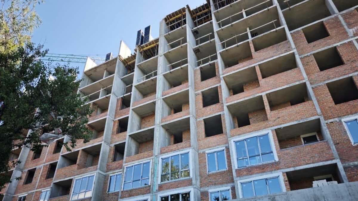 У Василькові триває будівництво нового дев’ятиповерхового будинку замість зруйнованої багатоповерхівки